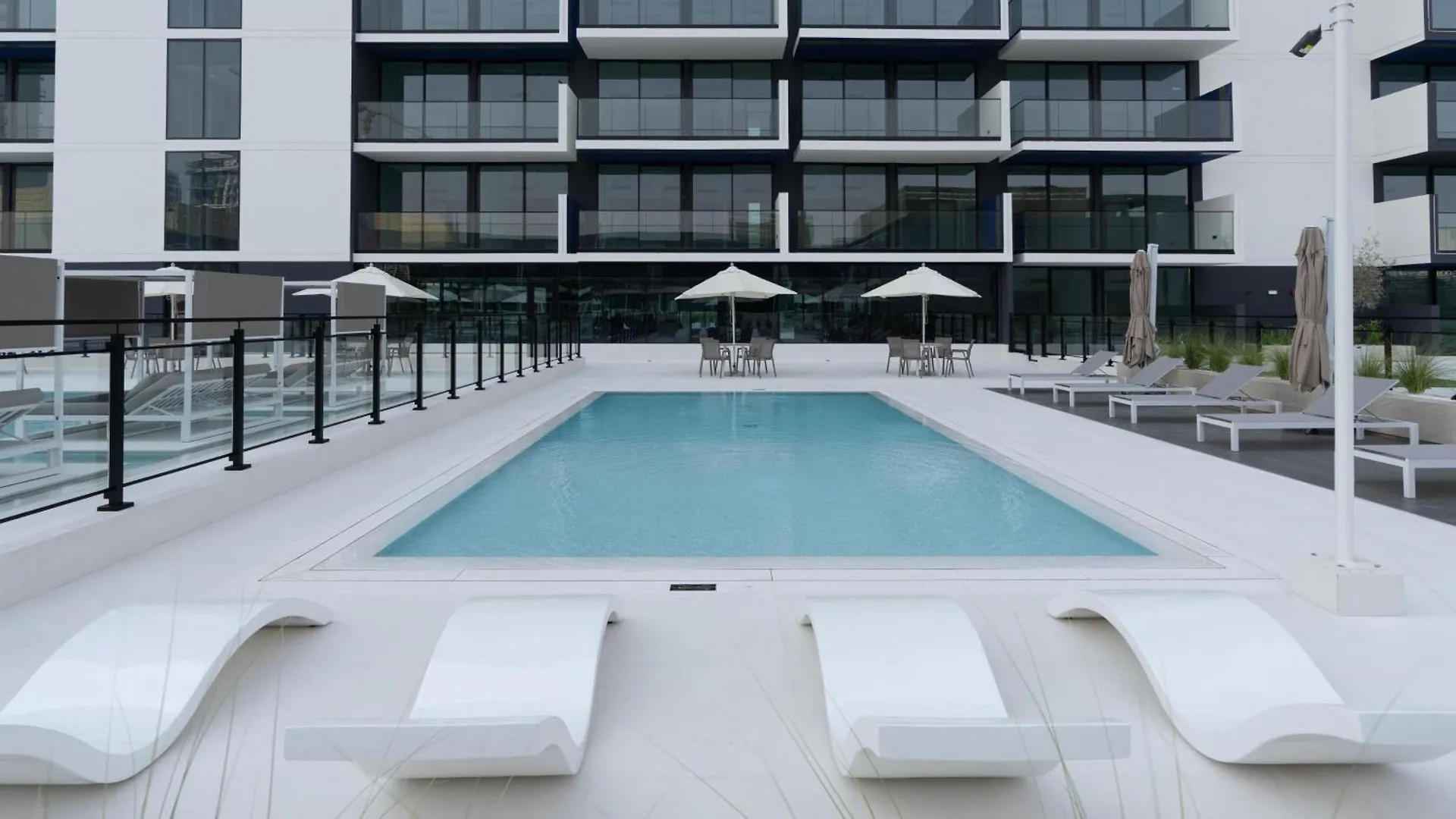 Spacious 1Br Apartment With Big Balcony In Jvc Dubai