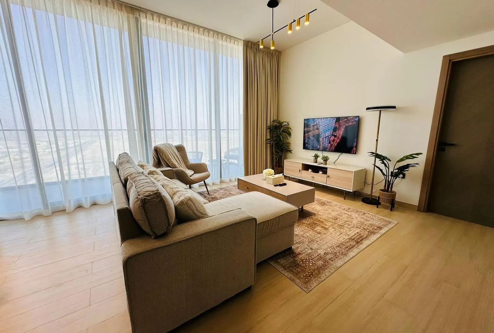 Spacious 1Br Apartment With Big Balcony In Jvc Dubai