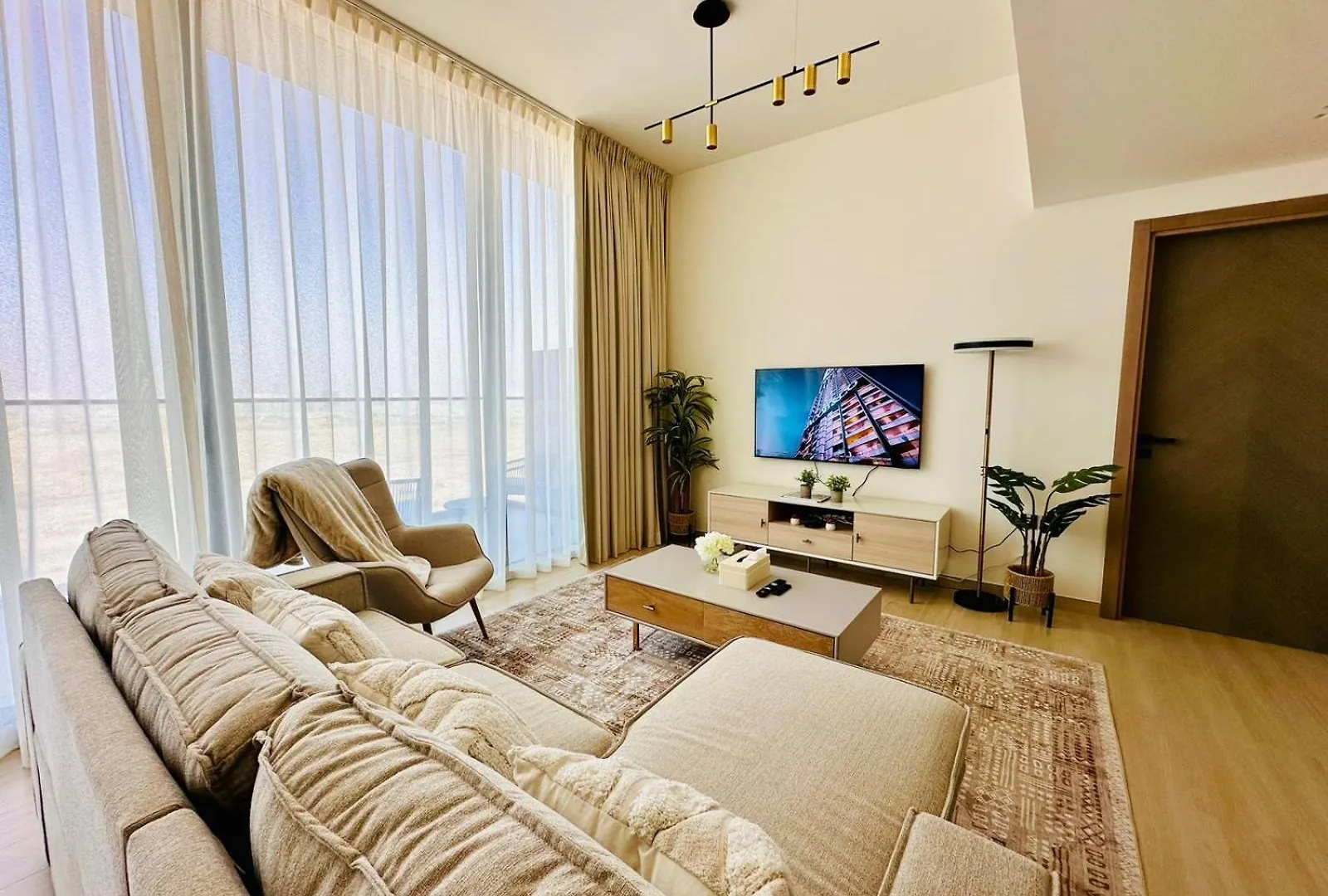 Spacious 1Br Apartment With Big Balcony In Jvc Dubai